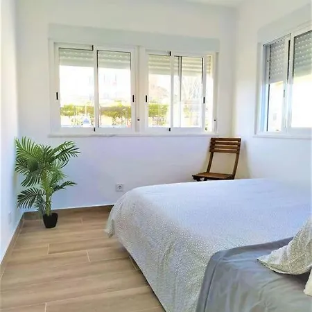 아파트 Apartamento T2 Com Piscina-seixal, Perto De Lisboa *